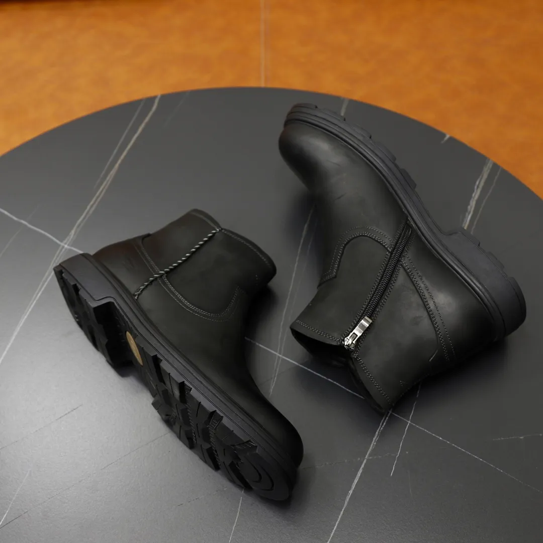 Ex-factory price: 640 thick wool imported from Australia Brand: UGG genuine purchasing agent Size: 39–44 Grade: Official website 1:1 Material: First-layer genuine leather waterproof and anti-freeze upper Real wool lining Original non-slip wear-resistant lightweight soft outsole Style category: Men's casual shoes Trendy style Comfortable on the feet Color: Real picture color